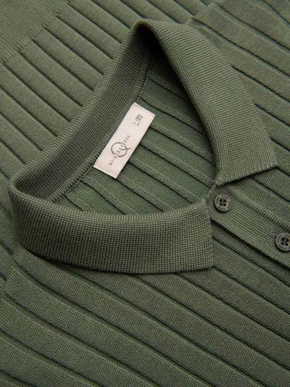 Ombre Clothing Pánska polokošeľa SLIM FIT z viskózy so zvislým rebrovým vzorom - olivovo zelená V4 OM-POSS-0169 Ombre Clothing