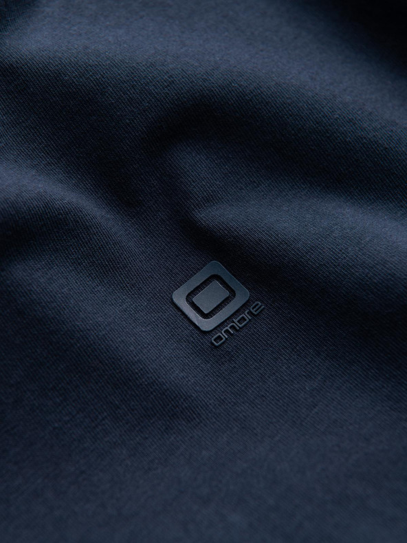 Ombre Clothing Podpísané pánske tričko s V výstrihom a elastánom - tmavo modré V2 S2040 Ombre Clothing