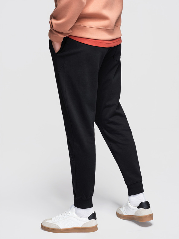 Ombre Clothing Pánske tepláky BASIC so žebrovanou nohavicou - čierne V5 OM-PABS-0305 Ombre Clothing