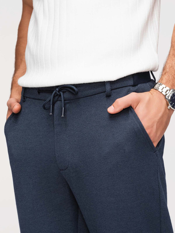 Ombre Clothing Pánske voľnočasové nohavice CARROT FIT zo žakárdového úpletu - tmavomodré V1 OM-PACP-0292 Ombre Clothing