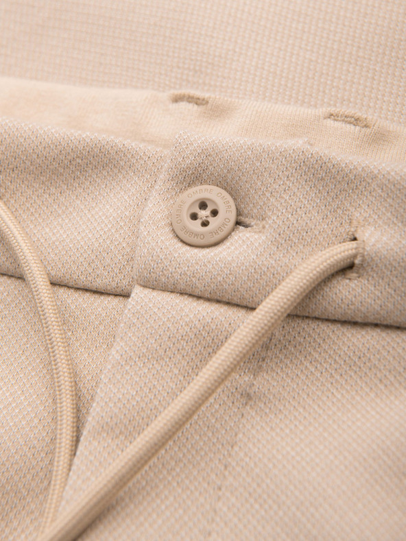 Ombre Clothing Pánske voľnočasové nohavice CARROT FIT zo žakárdového úpletu - béžové V2 OM-PACP-0292 Ombre Clothing