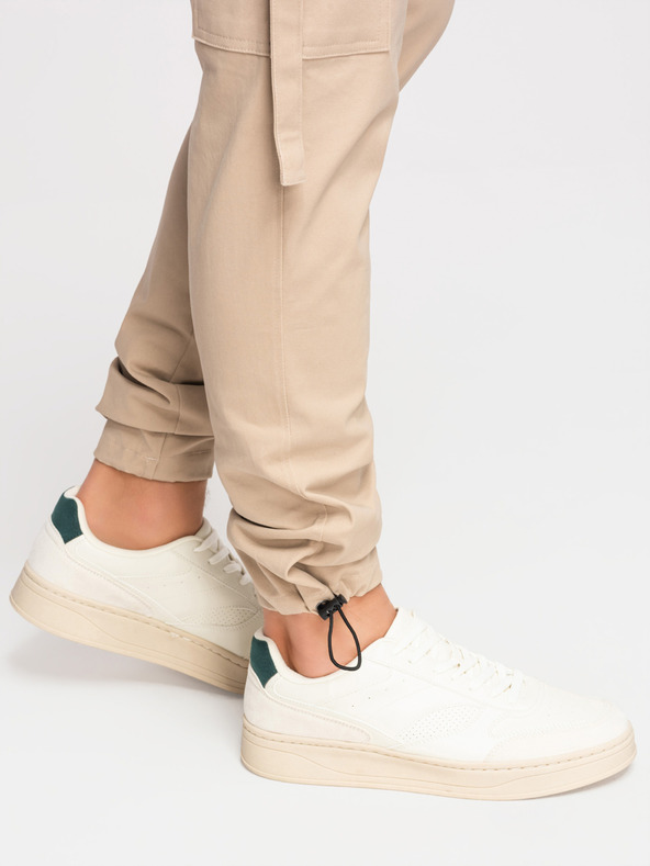 Ombre Clothing Pánske cargo nohavice s rovnými nohavicami a žebrovaným lemom - piesočné V2 P1516 Ombre Clothing