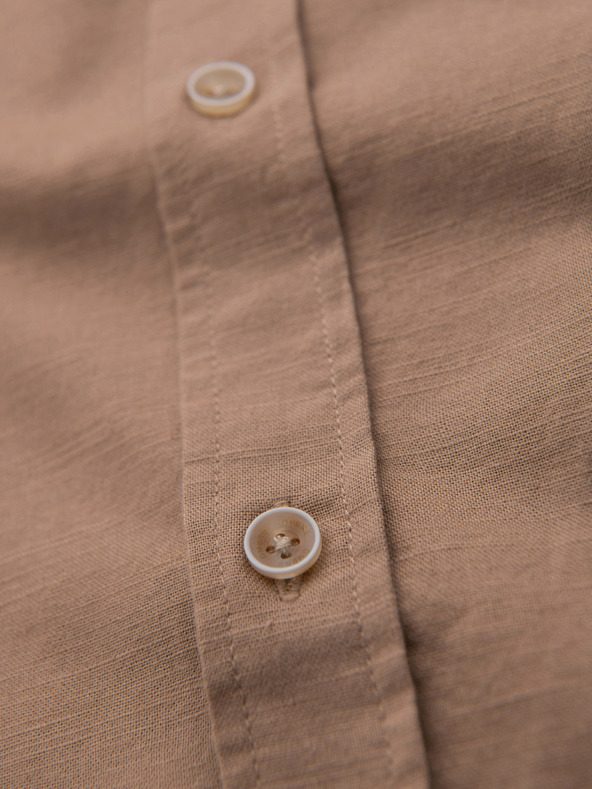 Ombre Clothing Pánska ľanová košeľa s klasickým golierom a vreckami REGULAR FIT - svetlo hnedá V7 OM-SHCS-0134 Ombre Clothing