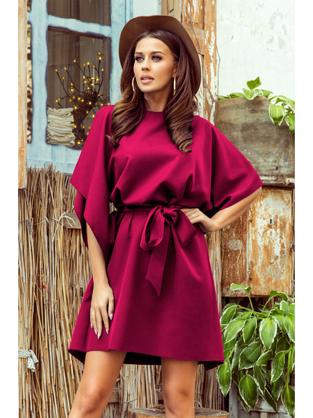 numoco SOFIA Motýlikové šaty so zaväzovaním v páse - Vínovej farby
