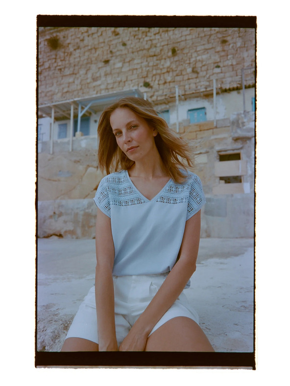 Moodo Halenka z bavlny s čipkou svetlo modrá Moodo