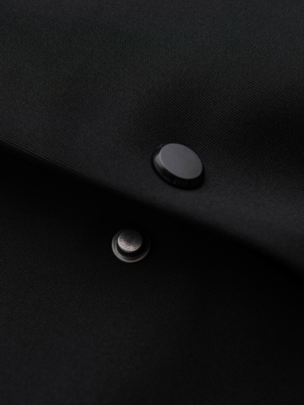 Ombre Clothing Štýlové pánske sako s odnímateľnou podšívkou a nastaviteľnou kapucňou - čierne V1 M168 Ombre Clothing