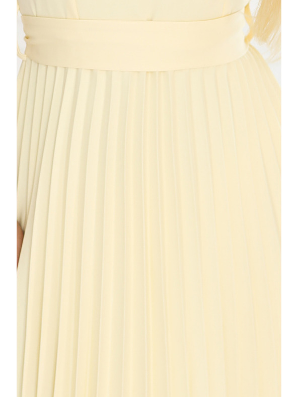 numoco LILA Klasické plisované šaty s krátkym rukávom a páskom - maslivožltá