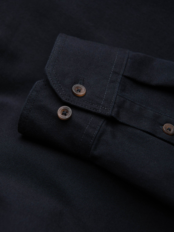 Ombre Clothing Tmavomodrá pánska košeľa Ombre Clothing na vrchné oblečenie