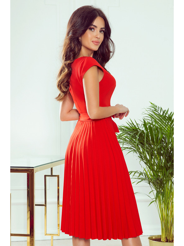 numoco Plisované šaty s krátkymi rukávmi - červené Numoco LILA