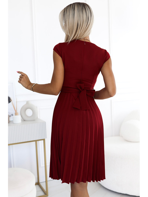 numoco Plisované šaty s krátkym rukávom - bordové Numoco LILA