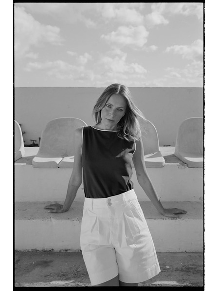 Moodo Hladké šortky biele Moodo