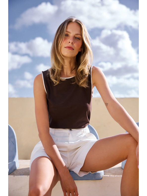 Moodo Hladké šortky biele Moodo