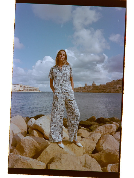 Moodo Nohavice z viskózy s potlačou námorníckej modrej farby Moodo