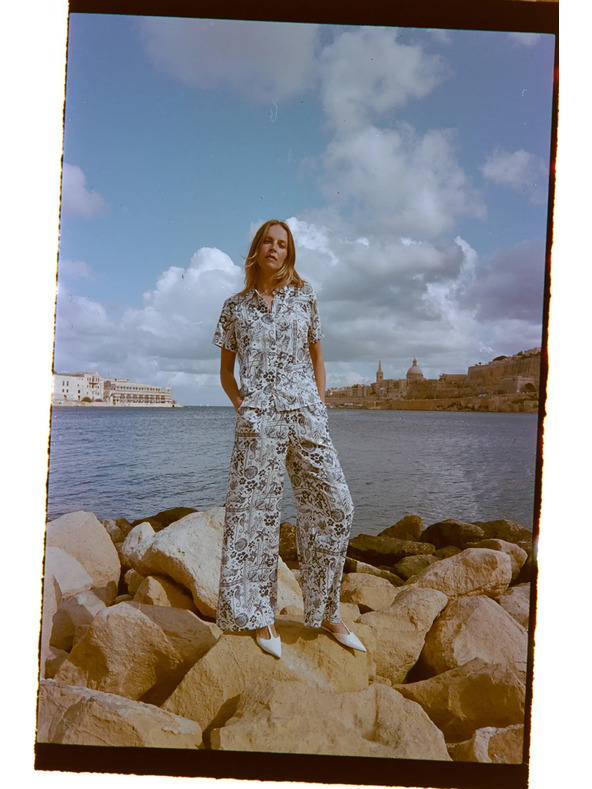 Moodo Nohavice z viskózy s potlačou námorníckej modrej farby Moodo