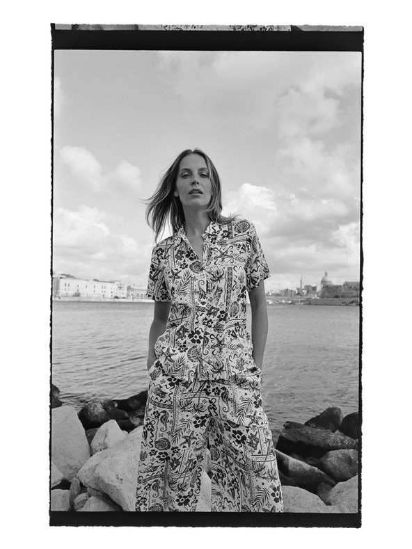 Moodo Nohavice z viskózy s potlačou námorníckej modrej farby Moodo