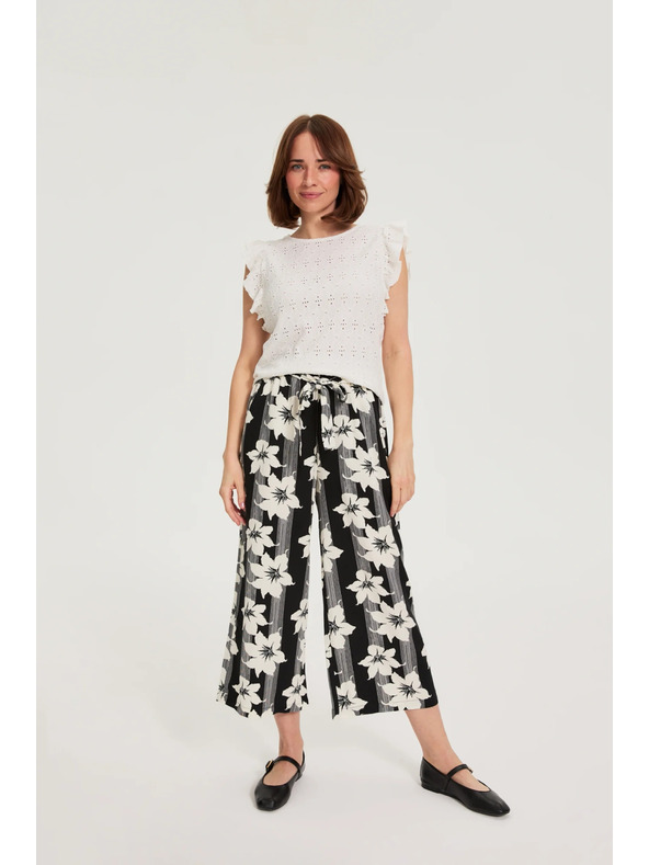 Moodo Blúzka s volánkom na rukávoch biela Moodo