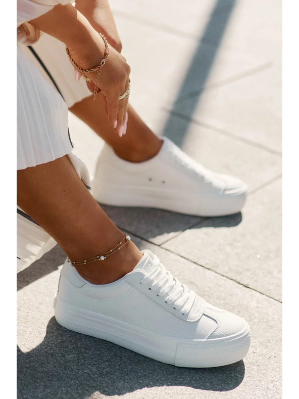 BIG STAR SHOES Dámske tenisky na platforme Big Star – biele