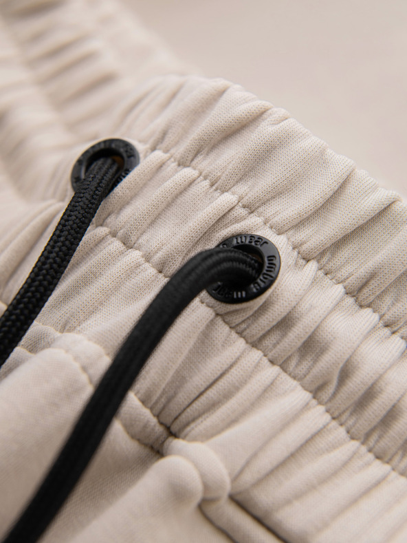 Ombre Clothing Pánske tepláky so žebrovanými manžetami a ozdobným zipsom - pieskovo V6 P1520 Ombre Clothing