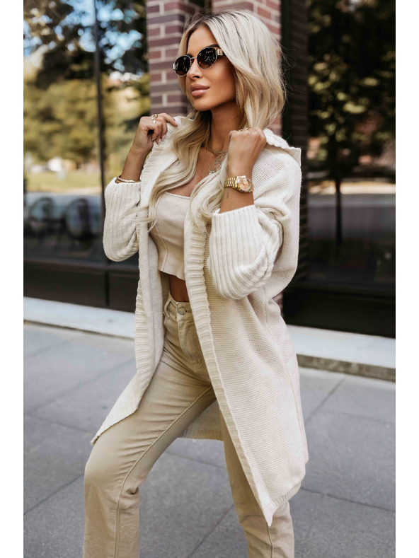numoco basic Pohodlný oversized kardigan s kapucňou a štýlovou nášivkou - béžový