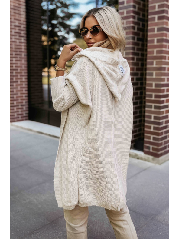 numoco basic Pohodlný oversized kardigan s kapucňou a štýlovou nášivkou - béžový