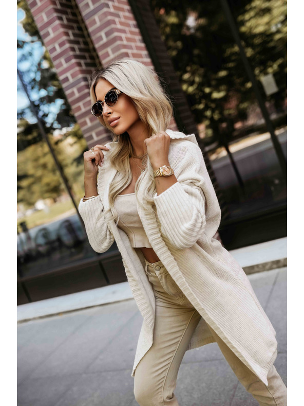 numoco basic Pohodlný oversized kardigan s kapucňou a štýlovou nášivkou - béžový