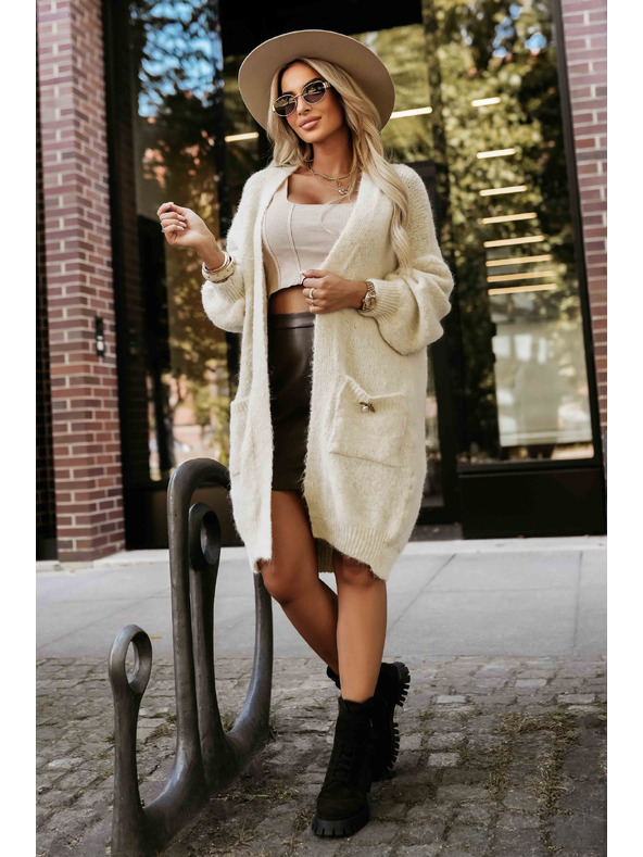 numoco basic Módny oversized kardigan s ozdobnou brošňou a praktickými vreckami - béžový