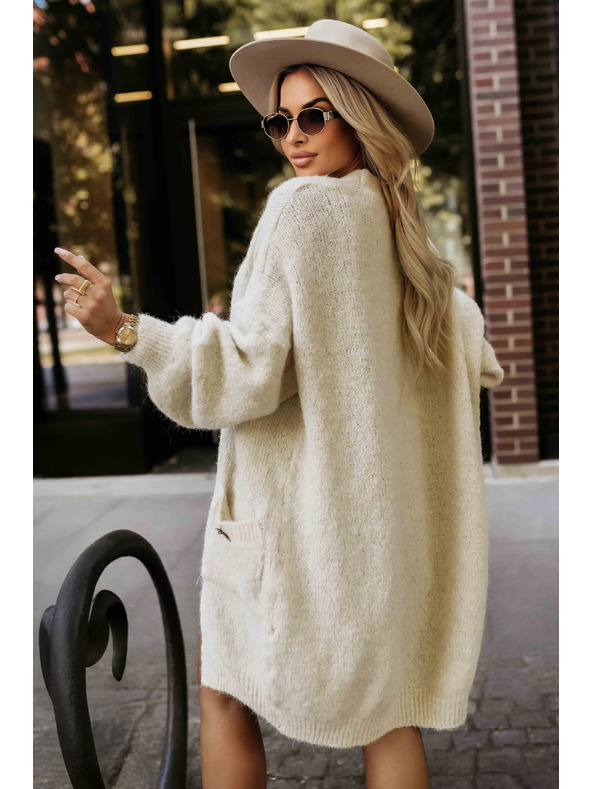 numoco basic Módny oversized kardigan s ozdobnou brošňou a praktickými vreckami - béžový