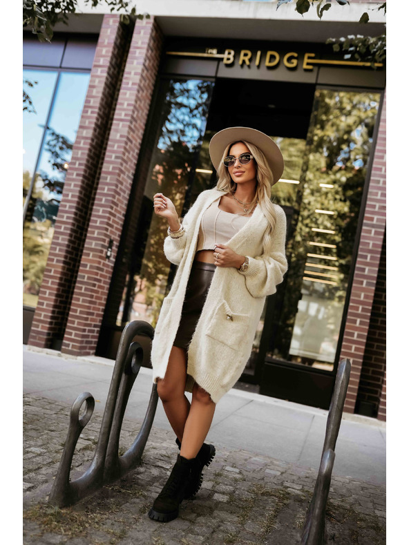 numoco basic Módny oversized kardigan s ozdobnou brošňou a praktickými vreckami - béžový