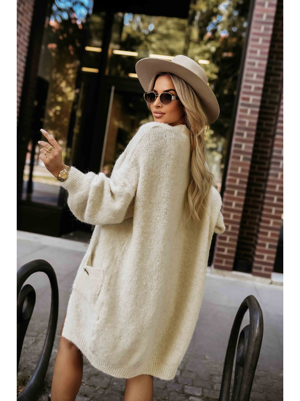 numoco basic Módny oversized kardigan s ozdobnou brošňou a praktickými vreckami - béžový