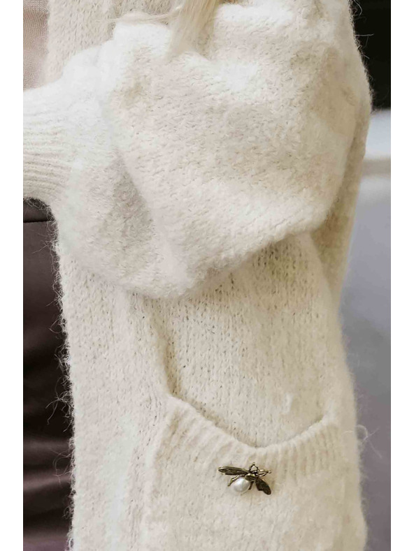 numoco basic Módny oversized kardigan s ozdobnou brošňou a praktickými vreckami - béžový