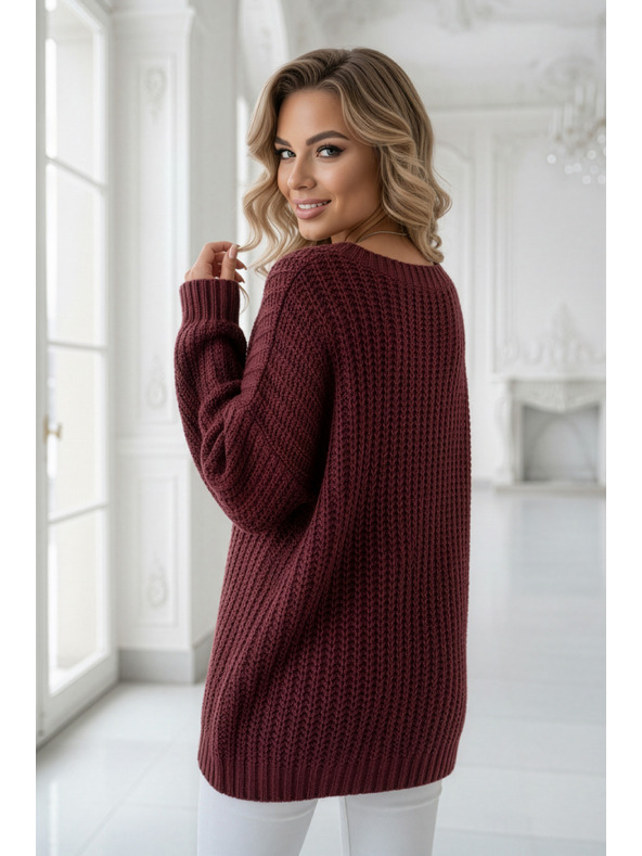 numoco basic Teplý oversized sveter s hustou tkaninou a výstrihom do V - vínový