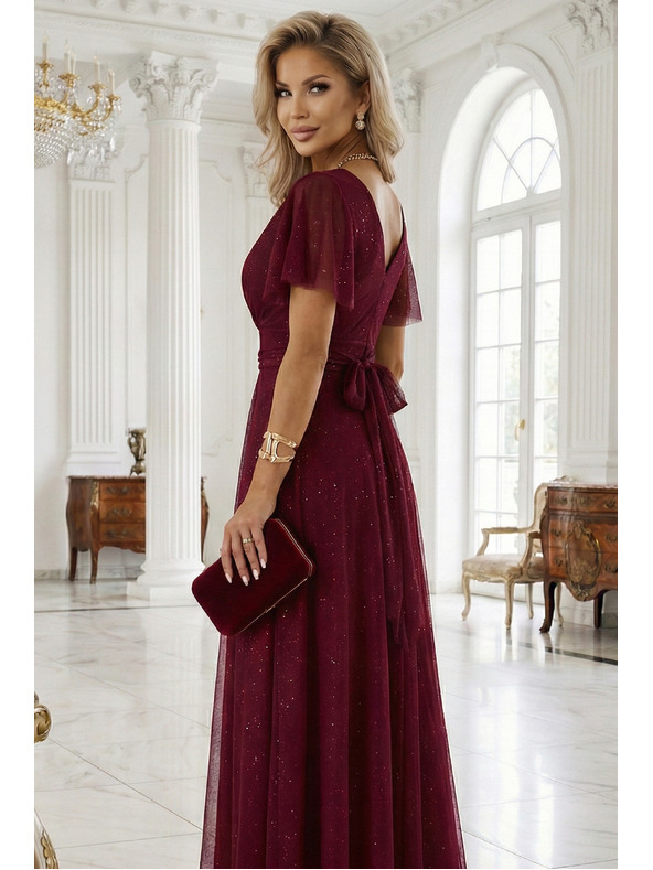 numoco basic MELANIA dlhé, lesklé šaty s výstrihom a krátkymi rukávmi - vínová