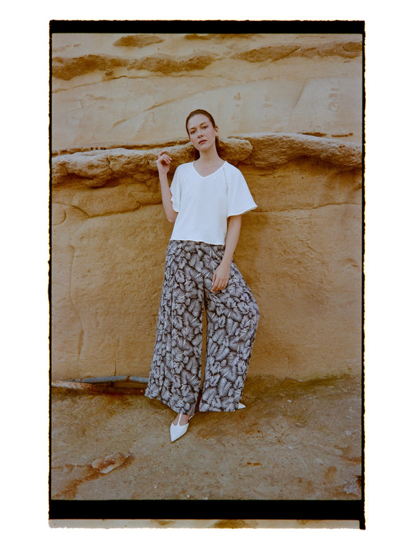 Moodo Nohavice so širokými nohavicami tmavo modré Moodo