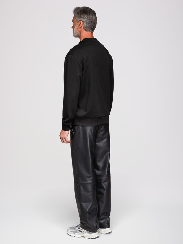 Ombre Clothing Pánska mikina s aplikáciou kríža a strieborným kameňom a okrúhlym výstrihom - čierna V1 OM-SSNZ-0271 Ombre Clothing