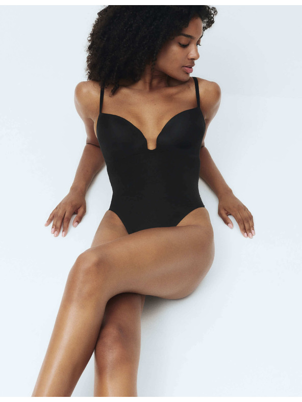 Marks & Spencer Neviditeľné Body Invisibles™ tvarovacie dekolté telá (A-DD) Marks & Spencer čierna