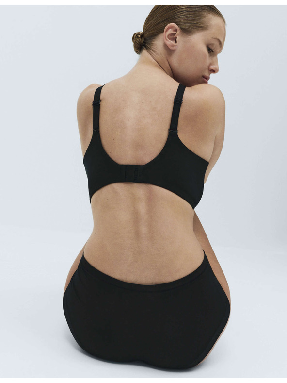 Marks & Spencer Podprsenka s plnými košíčkami Flexifit™ bez kostice, veľkosť 4,5 oz. A-E Marks & Spencer čierna