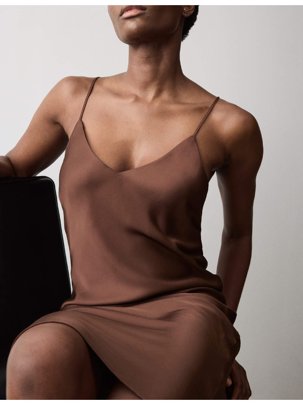 Marks & Spencer Saténová dlhá nočná košieľka s ramienkami Marks & Spencer hnedá
