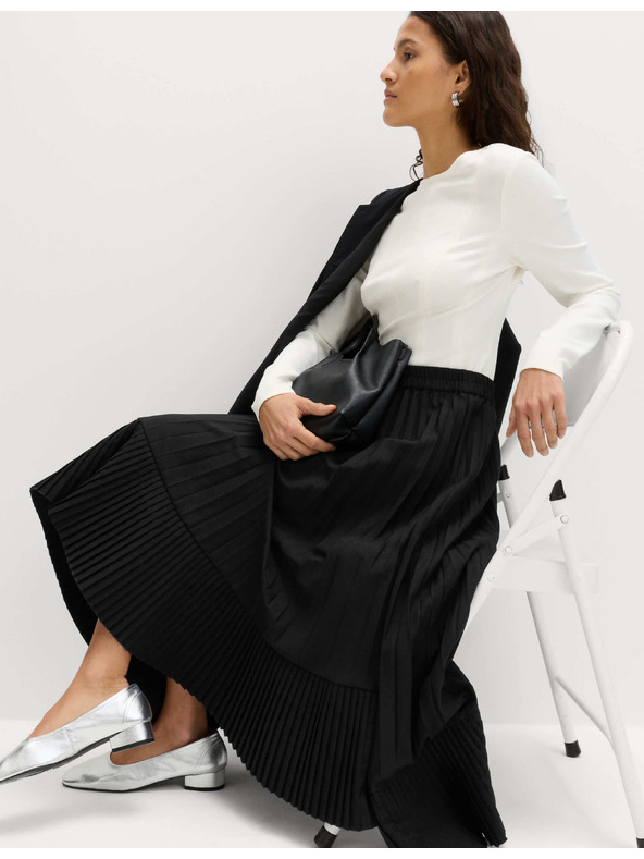 Marks & Spencer Plisovaná asymetrická midi sukňa Marks & Spencer čierna