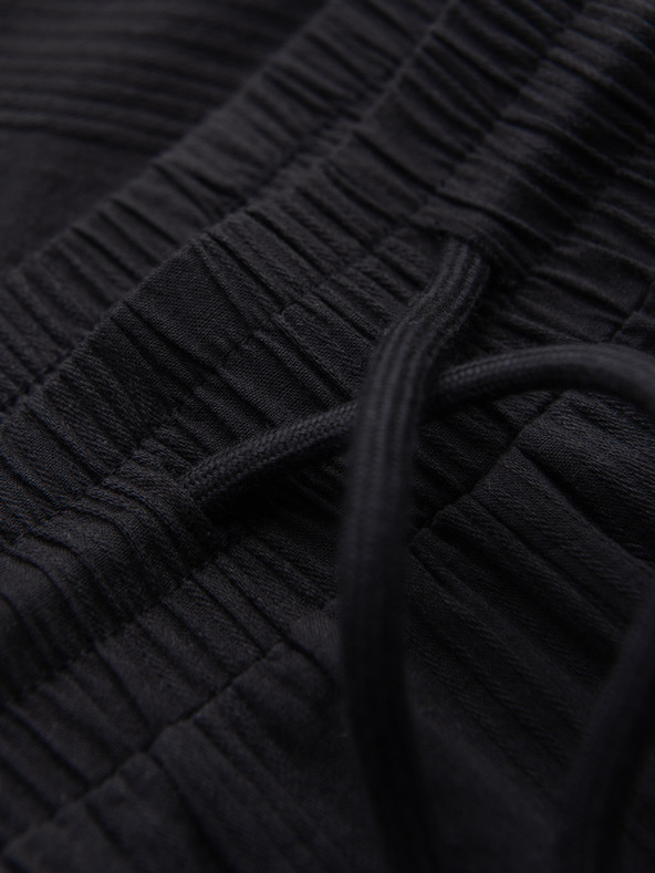 Ombre Clothing Pánske bavlnené šortky so štruktúrovaným vzorom – čierne V2 OM-SRCS-0209 Ombre Clothing