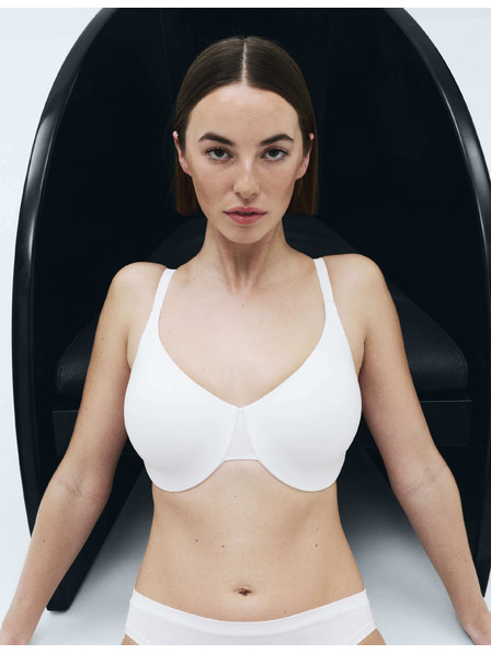 Marks & Spencer Neviditeľná Body Invisibles™ podprsenka so zmenšujúcim efektom s kosticami (C–H) Marks & Spencer biela