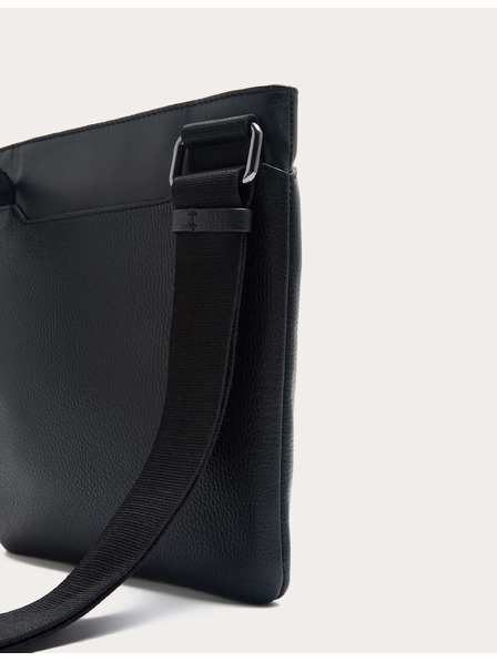 Marks & Spencer Kožená taška crossbody Marks & Spencer čierna
