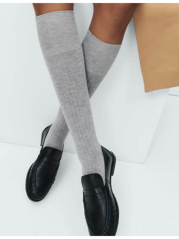 Marks & Spencer Vysoko mäkké ponožky po kolená s technológiou Freshfeet a technológiou Freshfeet, 2 ks v balení Marks & Spencer sivá