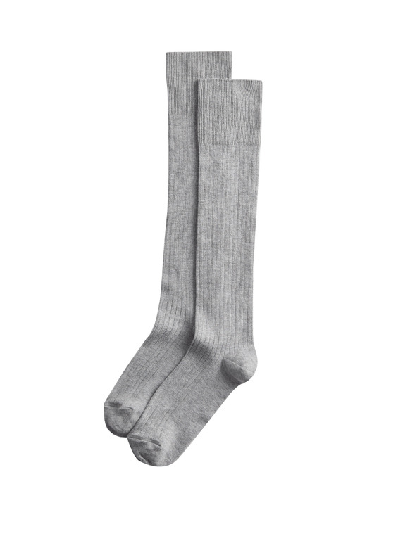 Marks & Spencer Vysoko mäkké ponožky po kolená s technológiou Freshfeet a technológiou Freshfeet, 2 ks v balení Marks & Spencer sivá
